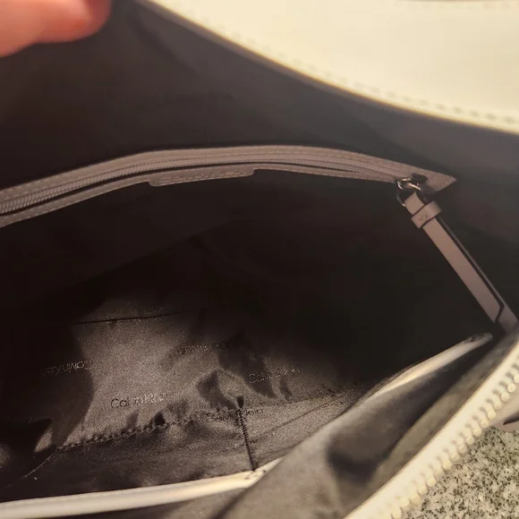 Calvin Klein NWOT Max Top Zip Hobo Shoulder Bag